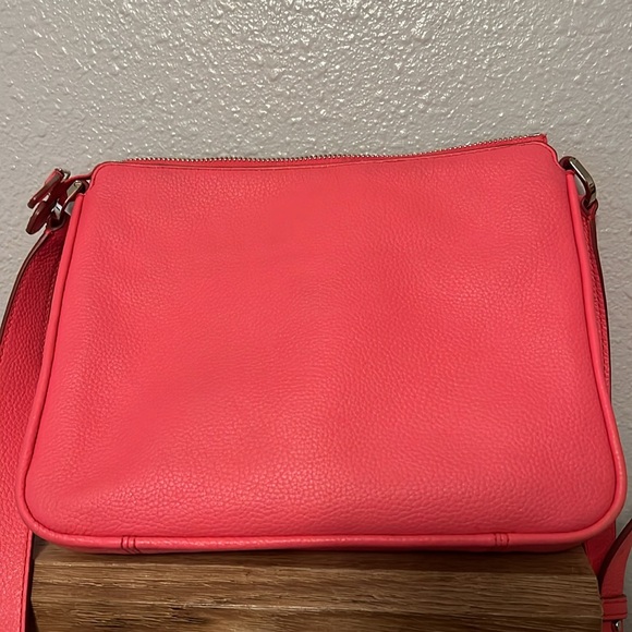 Kate Spade Coral  Pebbled Leather Crossbody - Picture 2 of 12